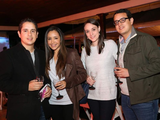 Los asistentes disfrutaron de una variedad de 50 vinos provenientes de diversas bodegas del mundo (fotos: Héctor Hernández)