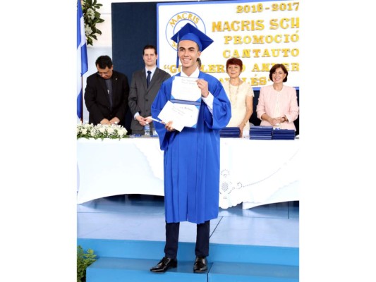 Entrega de títulos de la Macris School, generacion 2017