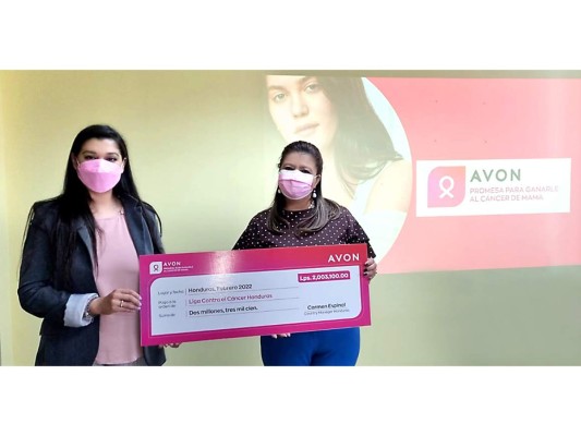 Avon Promesa Para Ganarle al Cáncer de mama entrega donativos