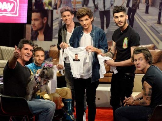 El 23 de noviembre del mismo año, la banda participó en el 1D Day, un stream en vivo a través de Youtube que duró siete horas y media. En este live dedicado a los fans se promocionó su nuevo álbum.<br/>