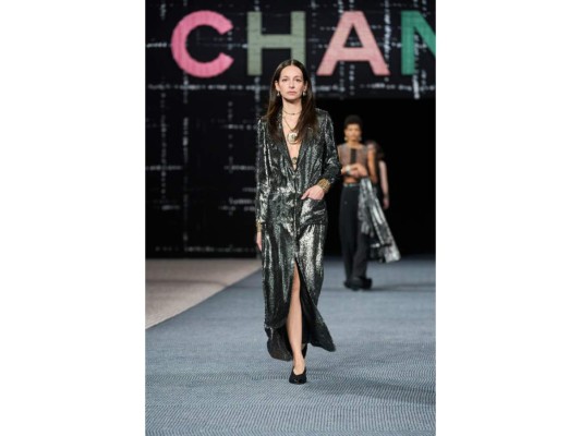 Confirmada la temporada del tweed en la pasarela de Chanel Otoño/invierno 2022