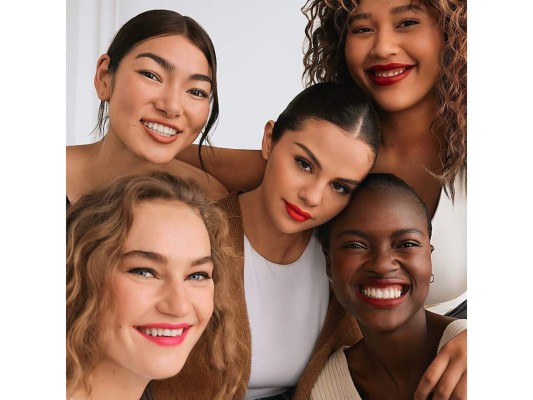 Conoce los productos de Rare Beauty, la primera colección de maquillaje de Selena Gomez