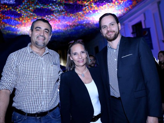 Eva Gómez, directora del Museo para la Identidad Nacional con José David Chinchilla