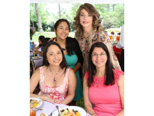 Almuerzo a favor de Proyecto Miqueas