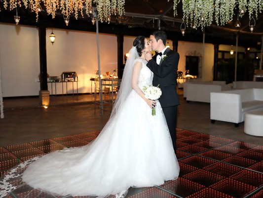 Los recien casados, Ali Pasquier y Diego Barahona en su recepción nupcial (fotos: Hector Hernández)