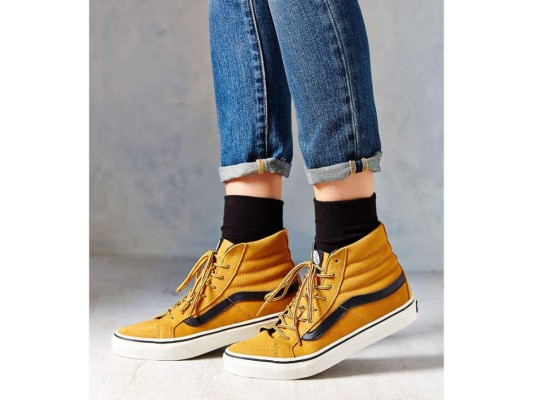 Los Sk8-Hi Slim de Vans marcan la tendencia con sus vibrantes colores y comodidad.