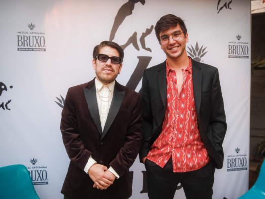 Búho 44 es una productora de cine, videos musicales, anuncios digitales y contenido narrativo creado por Jurek Jablonicky y Emilio Ignacio Guerra, un talentoso productor y director estadounidense.