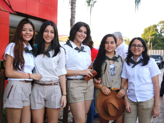 Melanie Siu, Elsy Alcocer, Viviana Handal, Irma Villacorta y Maria José Madrid.