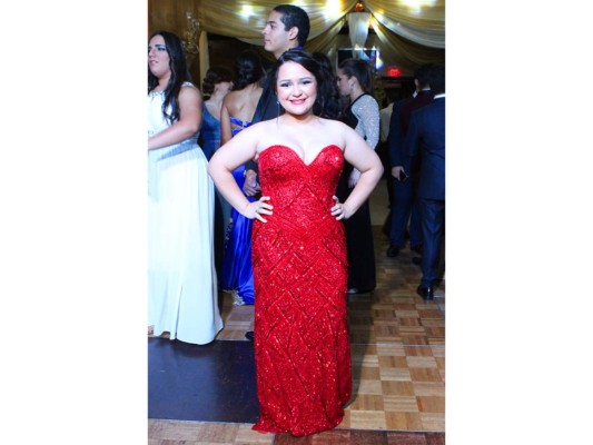 Elegancia en prom de la Escuela Seran