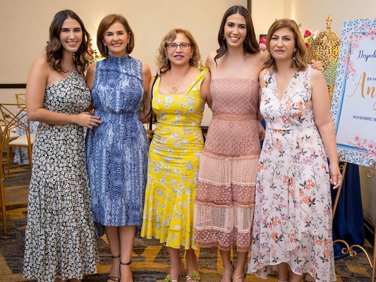 La despedida de soltera de Angie Andonie