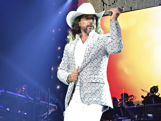 “Mi trabajo es solo actuar y cantar, no hay nada malo en eso”, ha dicho El Buki, asegurando que sus contrataciones se realizan por medio de terceros y es así que ha llegado a fiestas para los cárteles locales de los Orenzana, los Mendoza y los Berganza.