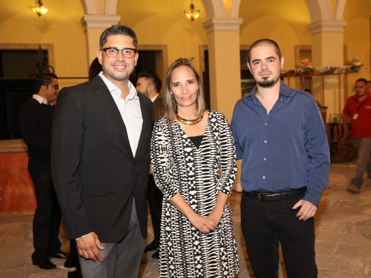 Personalidades del medio artístico se dieron cita en la presentación del libro 'El Lempira' (Fotos Hector Hernández)