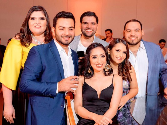 Elías Handal y Caroll Perelló celebran boda civil