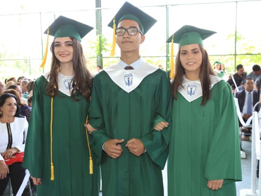 Entrega de títulos DelCampo International School II parte