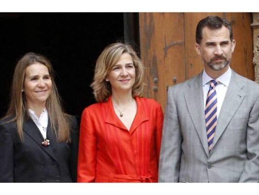 Sus hermanas, Elena y Cristina le llaman ´Napoleón´ y él a su padre ´Patrón´.