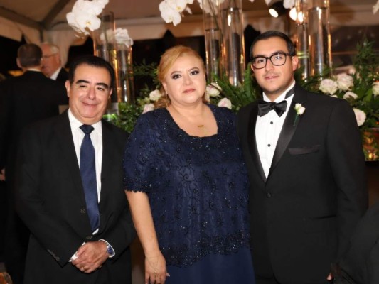 La boda de Camila Reina y Asti Tronconi  