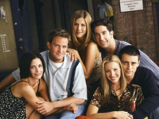 8. Friends<br/>¿Sabías que el elenco de esta icónica serie de los 90s ganaba un millón de dólares por cada episodio? A pesar de que NBC quisó reducir el presupuesto, terminaron invirtiendo 10 millones por capítulo en las últimas temporadas.