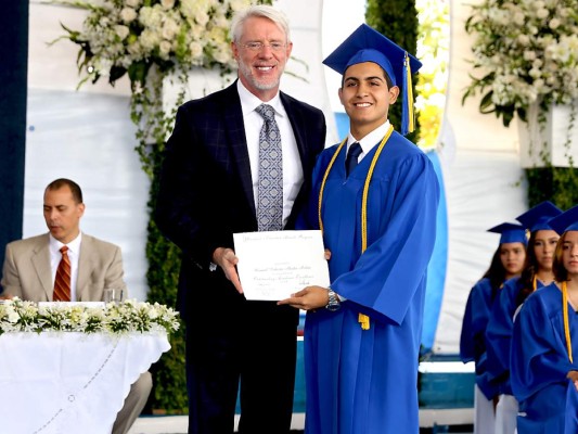 Entrega de títulos Macris School