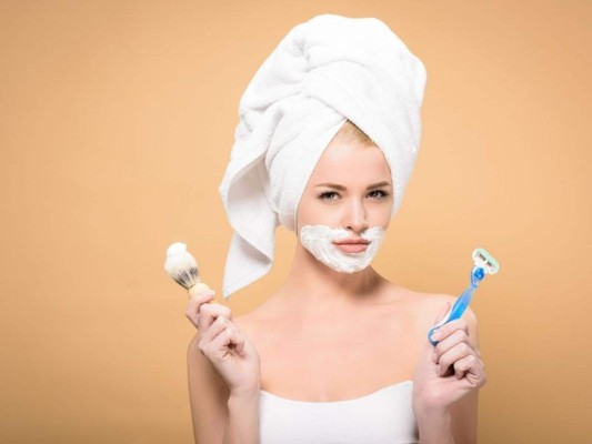 ¿Las mujeres deberían depilar su rostro?