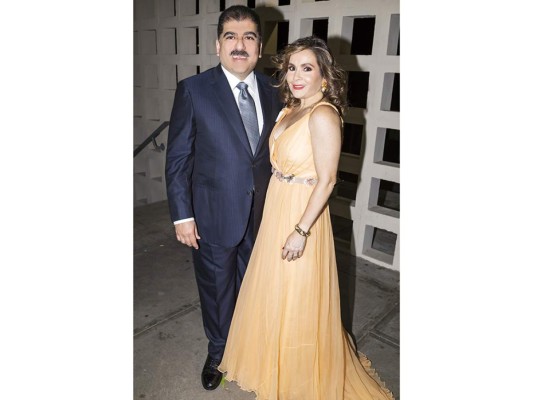 Roberto Ferrufino y Gabriela Alvarado celebran boda eclesiástica   