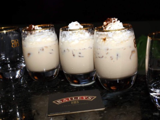 Receta para preparar Baileys y Coffee