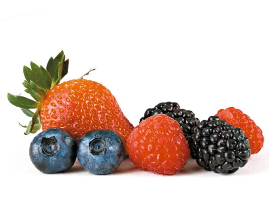 Bayas. Son e l mejor alimento antienvejecimiento. Las más oscuras como la mora o bluberries, reducen la inflamación, ayudan a reparar tejidos dañados y producen colágeno.