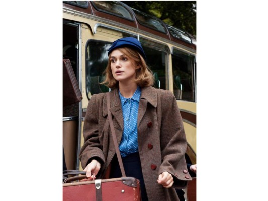 Keira Knightley<br/>La hermosa inglesa Keira Knightley, quien en sus inicios se destacó como modelo y que en la actualidad tiene un gran parecido con Natalie Portman, ha participado en películas súper taquilleras. Estuvo cerca de tocar el cielo por su participación en Orgullo y Prejuicio y The Imitation Game, al salir nominada como Mejor Actriz y Mejor Actriz de Reparto, respectivamente, pero lastimosamente su logro quedó en eso, dos nominaciones. <br/>