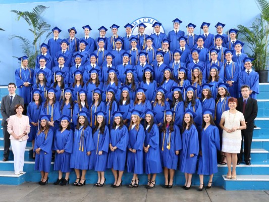 Entrega de títulos de la Macris School, generacion 2017