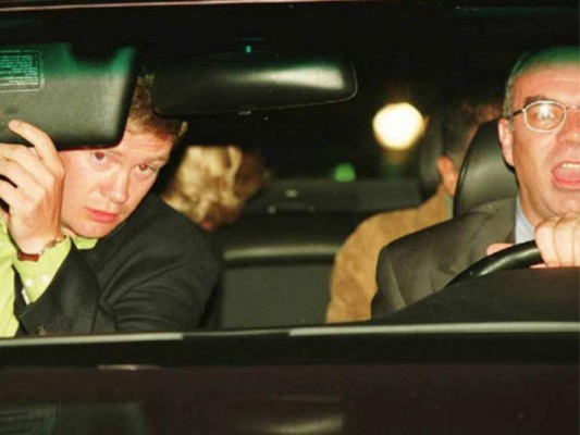 Princesa Diana<br/>Esta foto fue tomada a la princesa Diana minutos antes de entrar al túnel Pont de l'Alma en París, donde el conductor perdió el control del automóvil, estrellándose y dejando a la princesa con heridas severas que le provocaron la muerte.<br/>