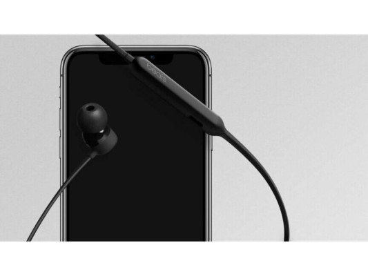 8. AirPods X: Auriculares de amplio formato. Si, los usuarios esperan que Apple presente unos posibles AirPods X, mismos que serían ideales para deportistas, pues tendrían un cable para ayudar a la sujeción de los mismos y por supuesto estarían certificados contra el sudor y el polvo. <br/>
