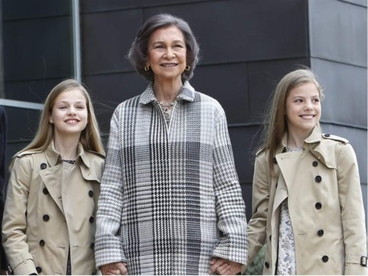 Reina Sofía junto a sus nietas visitan al rey Juan Carlos en el hospital