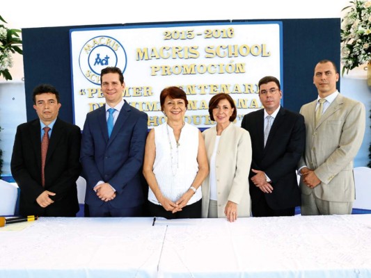 La graduación de los seniors 2016 de Macris School