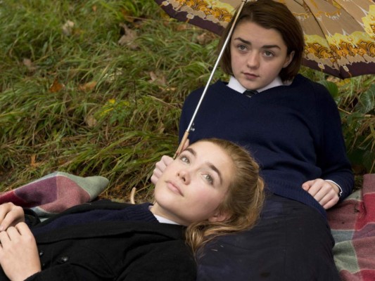 La joven actriz debutó en la película The Falling junto a Maisie Williams en 2014.
