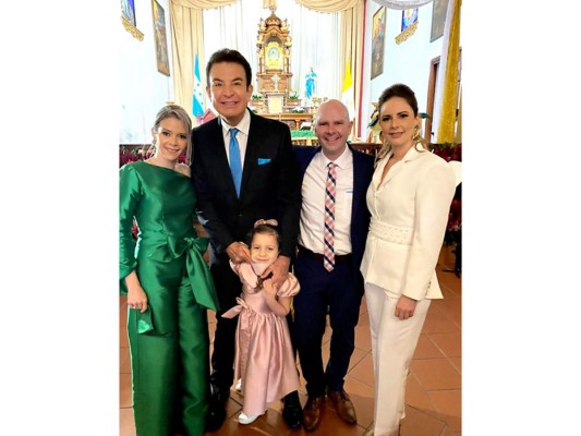 Ana María y Pedro Barquero con Salvador e Iroshka Nasralla