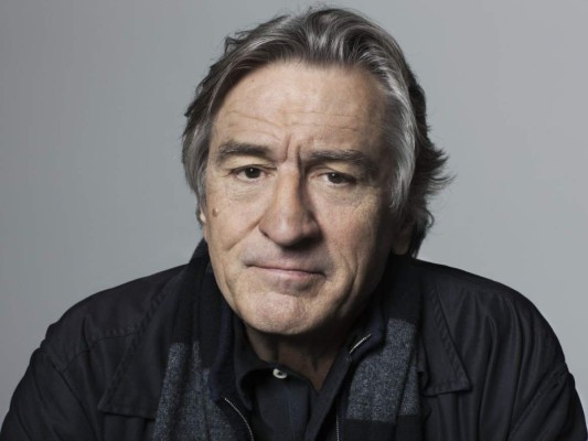 Robert de Niro. El actor ha defendido su postura acerca de la vacuna pues está de acuerdo con que la población tenga dudas acerca de la efectividad y seguridad de esta. 'Hay mucha información sobre las cosas que están pasando con el Centro para el Control y la Prevención de Enfermedades, con las compañías farmacéuticas”, expresó.