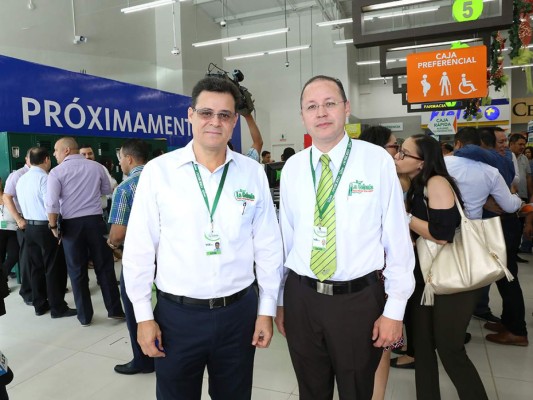 Inauguran nueva tienda de Supermercados La Colonia, Las Hadas.