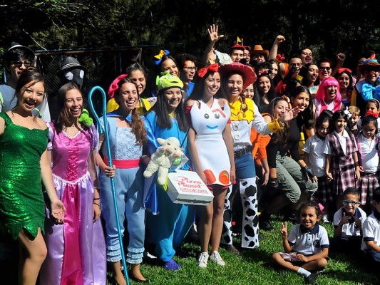 Cartoon Day de los Seniors 2020 de la Macris School