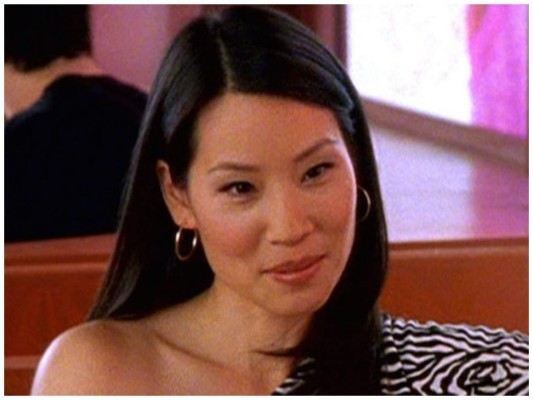 Lui también se desempeña en un episodio de SATC, como un cliente potencial de Samantha. Sin embargo, Sam arruina esa oportunidad cuando deja caer el nombre de Liu (sin su permiso) en un intento de comprar una bolsa Birkin.