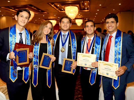 Juan Fonseca, Julie Pineda, Wyatt Gatlin, Roberto Mourra y Mauricio Kattán.