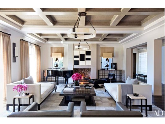 La sala de estar en Blanco y Negro de Kourtney Kardashian