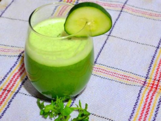 Jugo de berros y pepino<br/>Ayudará a limpiar nuestra sangre y depurar nuestros órganos vitales; nos aportan minerales, aminoácidos y vitaminas esenciales; mejoran nuestra digestión y aceleran la eliminación de desechos.<br/>