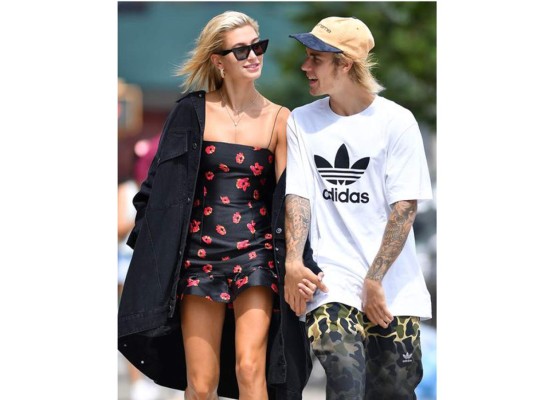 Hailey Baldwin habla sobre su supuesta boda con Justin Bieber