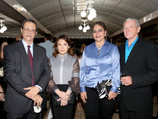 Recepción para despedir al embajador James Nealon