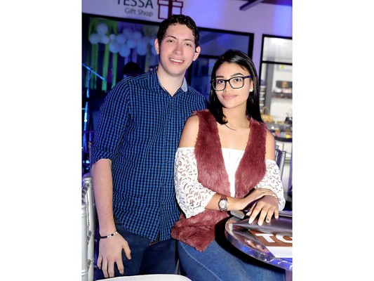 Tom Coffee Bar y Lounge abre sus puertas