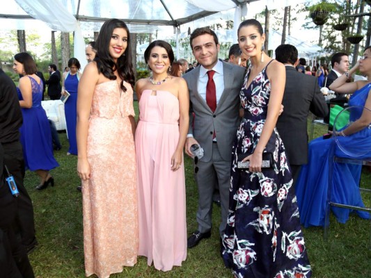 José Jarquín y Julissa Ustariz celebran fiesta nupcial