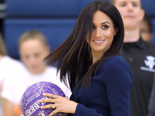 Meghan Markle jugó básquet en tacones