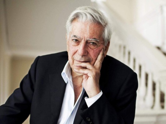 Mario Vargas Llosa. Este famoso escritor y ganador del Premio Nobel de Literatura ha regalado al mundo lecturas como El pez en el agua y Conversación en la catedral entre otros libros magníficos, pero para los seguidores del peruano su obra más famosa y representativa seguirá siendo La ciudad y los perros.