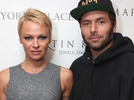 Pamela Anderson y Rick Salomon<br/>El ex de Paris Hilton contrajo matrimonio con Anderson en 2007. Tristemente, se separaron 60 días después por diferencias irreconciliables.