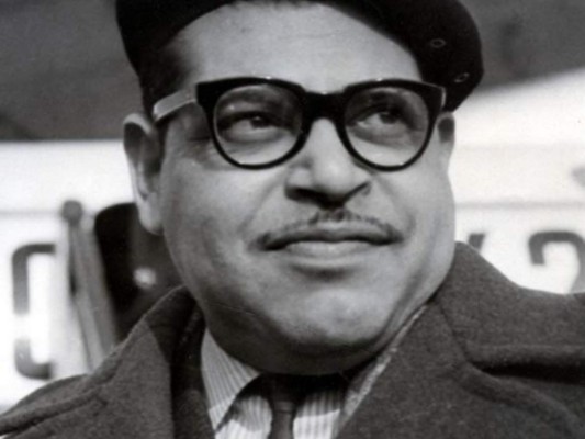 Ramón Amaya Amador. Su producción literaria fue declarada tesoro cultural nacional 25 años después de su muerte. Prisión Verde fue la novela más reconocida de este autor, le prosiguen Amanecer, El Señor de la sierra, entre otros de su gran colección.