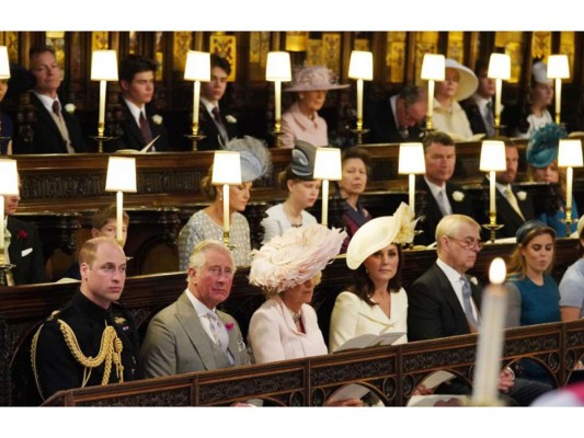Los Duques de Cambridge, El príncipe Carlos de Gales y su esposa Camila de Cornualles, entre otros miembros de la realeza.